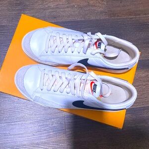 White Nike Blazers Low Platform. US W size 9. Used.
